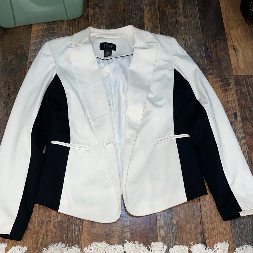 Black and White Color-Block Blazer with Tailored Fit